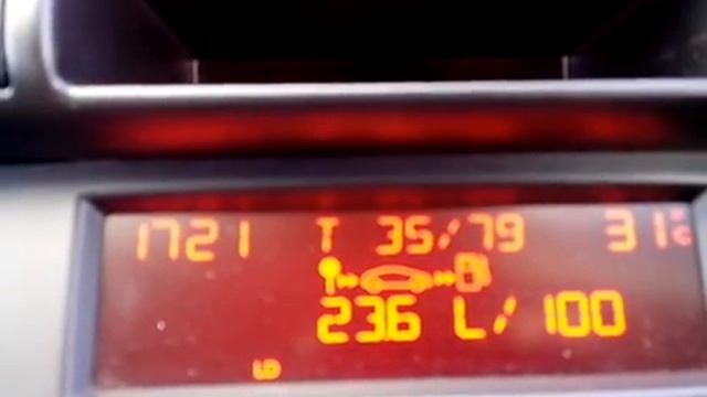 Пежо 3008 стоит на месте а расход топлива.... смотреть онлайн
