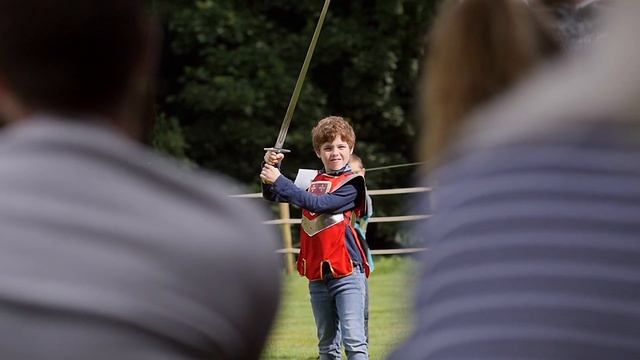 Warwick Castle Knight's Village смотреть онлайн