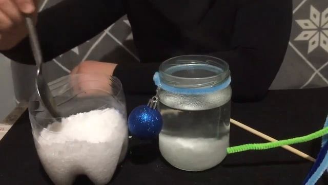 Соль кристаллизируется прямо на глазах! Простой опыт! смотреть онлайн