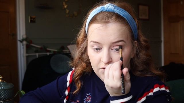 Legally blind person tries the Estée Lauder Makeup App for Blind People | Fashioneyesta смотреть онлайн