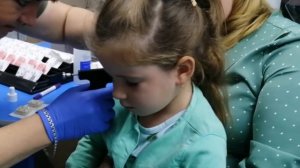 Идём Прокалывают ушки