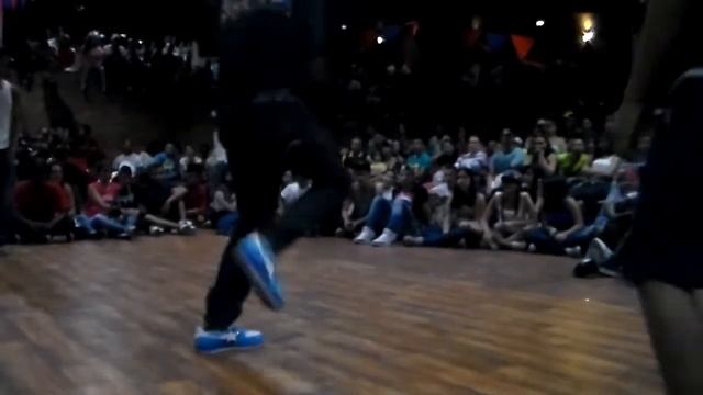 Bboy Dans Bboy Logan (GZ crew) VS Bboy La Cria Bboy Chaval (La Colonia) смотреть онлайн