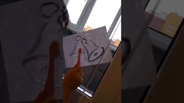 Делаем рисунки на окнах смотреть онлайн