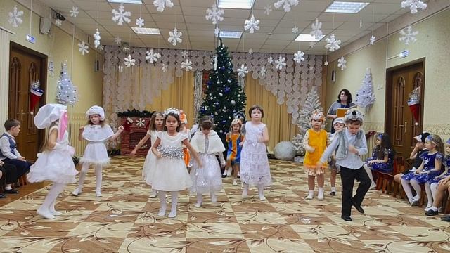 Танец Зверей старшая группа Новый год смотреть онлайн