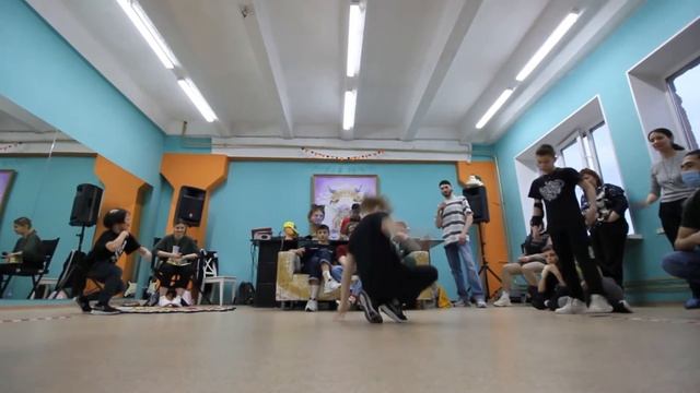Makson vs Сын Марса • Контест 10-13 лет • Semifinal • Делай брейк 2021 / Весенний Старт смотреть онлайн