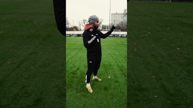 КАК ЗАЩИТНИКУ В ФУТБОЛЕ ПРАВИЛЬНО ИГРАТЬ В ЗАЩИТЕ ? ФУТБОЛЬНОЕ ОБУЧЕНИЕ | ОБУЧЕНИЕ ЗАЩИТЕ В ФУТБОЛЕ смотреть онлайн