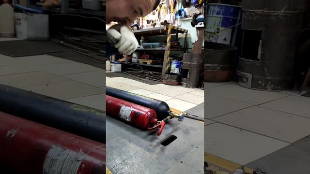 перекачка углекислоты из огнетушителя.#углекислотасо2 #перекачкагаза #переходник смотреть онлайн