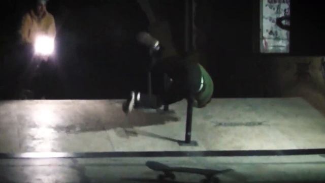 FAMILY SKATEBOARDS IN SKATEPARK MAGISTER NIGHTRIDE смотреть онлайн
