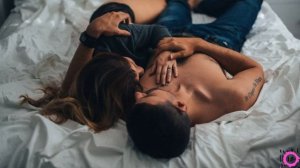 В тайне от моей жены, установил камеру наблюдения в спальне - короткая история из жизни...