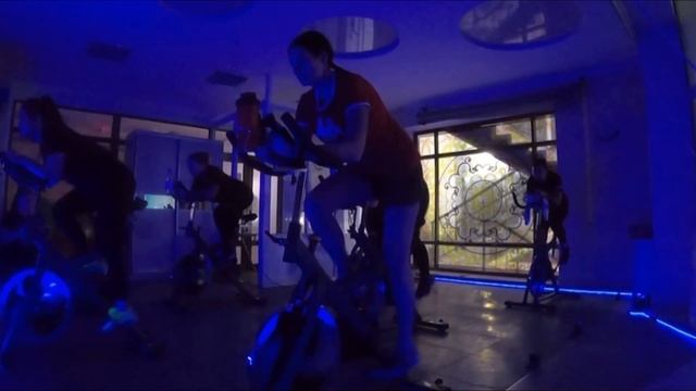 Сайкл тренировка/ Cycle - групповая тренировка на велотренажерах/Лучший фитнес смотреть онлайн