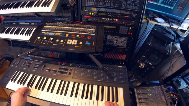 Korg Poly-800 EX | The little synth that could! смотреть онлайн