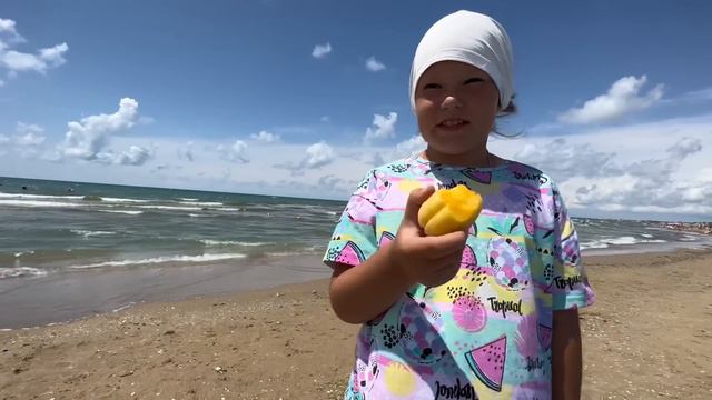 На пляже все вкусно / Анапа смотреть онлайн