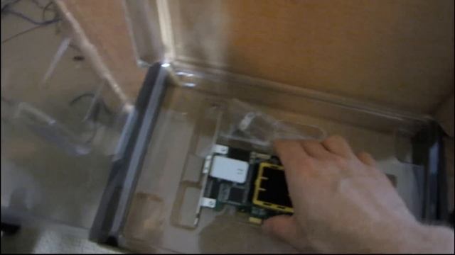 Adaptec 5445 SATA SAS RAID Controller & MaxIQ SSD Cache Unboxing & First Look Linus Tech Tips смотреть онлайн