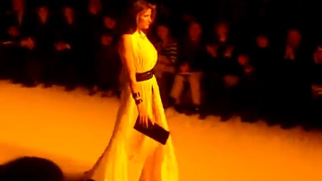 Stephanie Seymour for Hermes S/S 2009 смотреть онлайн