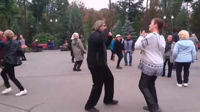 А НАСТОЯЩАЯ ПОДРУГА, НА ДЕНЬГИ НЕ МЕНЯЕТ ДРУГА!???/СУПЕР ТАНЦЫ В ПАРКЕ ГОРЬКОГО ХАРЬКОВ ОКТЯБРЬ 202 смотреть онлайн