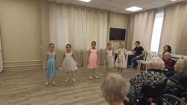 Колыбельная Умке/младшая группа ансамбля "Ангелы мира" смотреть онлайн