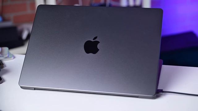 M3 VS M3 Pro 14" MacBook Pro (Late-2023)! What's Different & Which to Buy!? смотреть онлайн