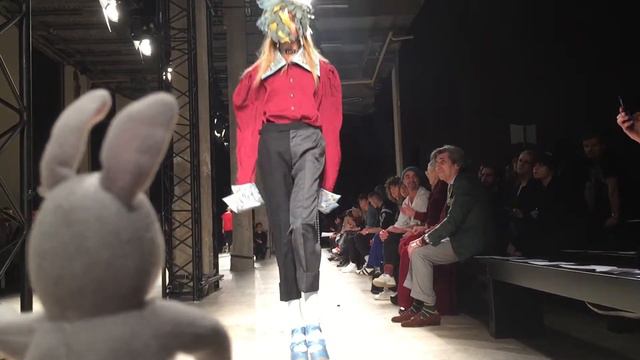 Watching the rehearsal at the Vivienne Westwood fashion show during Paris Fashion Week смотреть онлайн
