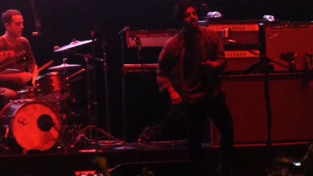 Young the Giant, My Body, Live, December 2014, Oakland, Oracle Arena, Not So Silent Night смотреть онлайн