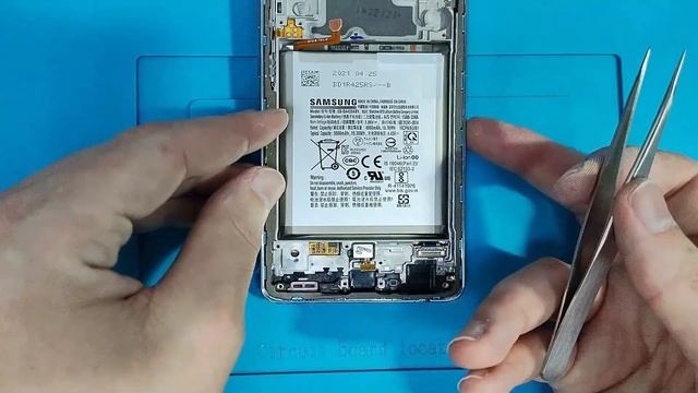 Samsung A72 замена дисплея / replacing the display / разборка смотреть онлайн
