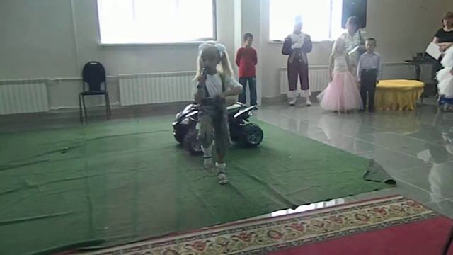 Эх, путь дорожка фронтовая... поет девочка 5 лет смотреть онлайн