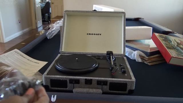 Crosley Cruiser Deluxe Record Player Unboxing & First Sounds! смотреть онлайн