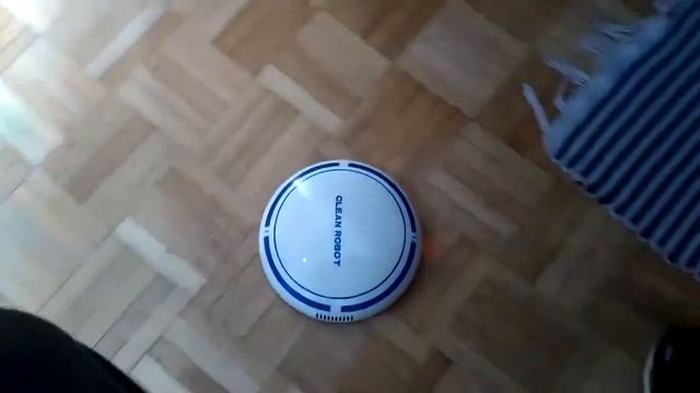 Мини робот пылесос Clean Robot смотреть онлайн