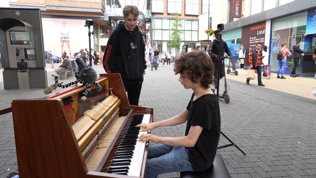 Talented Kid Plays Undertale Song In Public смотреть онлайн