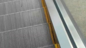 Деревенский парень катается на эскалаторе и рыгает!!!