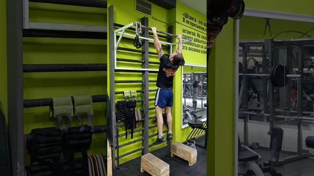 Челендж "жим гантелей + подтягивания" смотреть онлайн