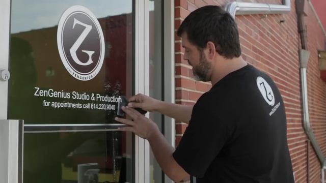 Retail Visual Merchandising: How to Remove a Vinyl (Glass Surface) смотреть онлайн