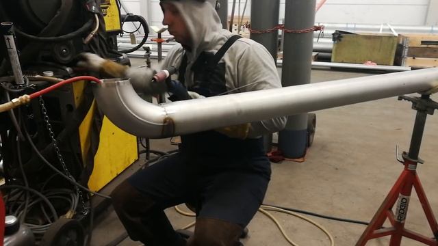 Варим отвод к трубе (нержавейка). Проще не бывает. смотреть онлайн