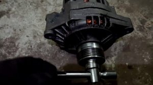 Снятие шкива генератора Шевроле Нива