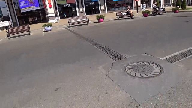 Теперь Михалыч транжирит)).Поехали с соседкой в город.  Вот так и живем.