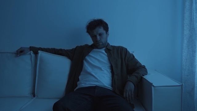 Одиночество повышает риск фатального исхода от рака смотреть онлайн