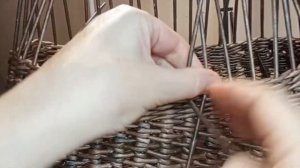 МК. Простая загибка из газетных трубочек на коротких стойках.