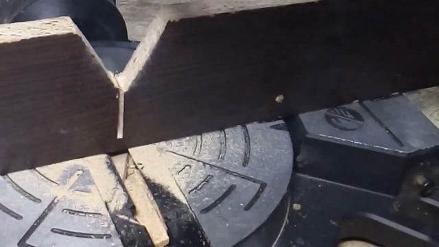 Небольшая доработка торцовочной пилы смотреть онлайн