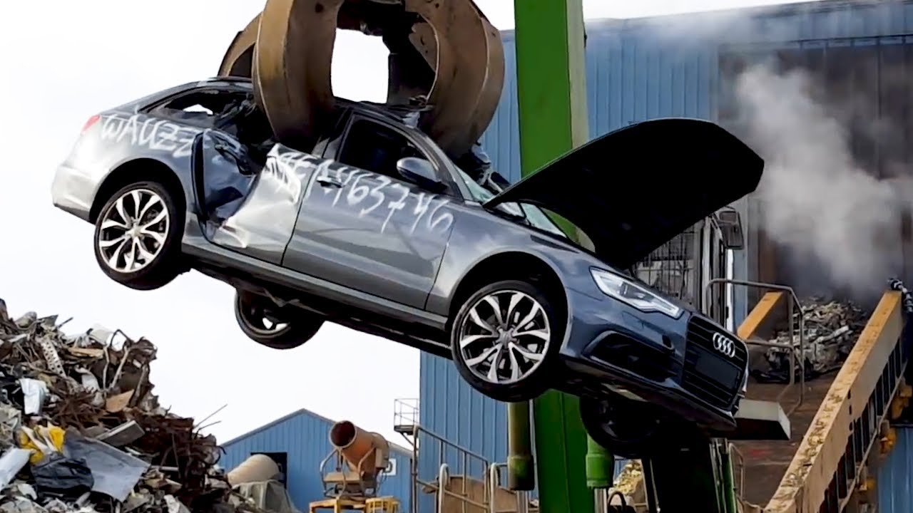 Невероятно опасные сильнейшие экскаваторы раздавили и утилизировали современные роскошные автомобили смотреть онлайн