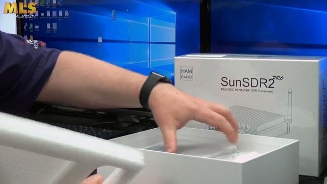 SunSDR2Pro UnBoxing With Gary Spiers - M0TIG - at ML&S смотреть онлайн
