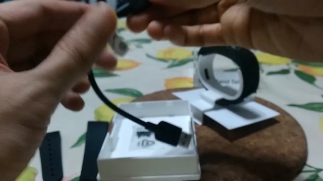 Sony Smartband Talk SWR30 - Unboxing смотреть онлайн