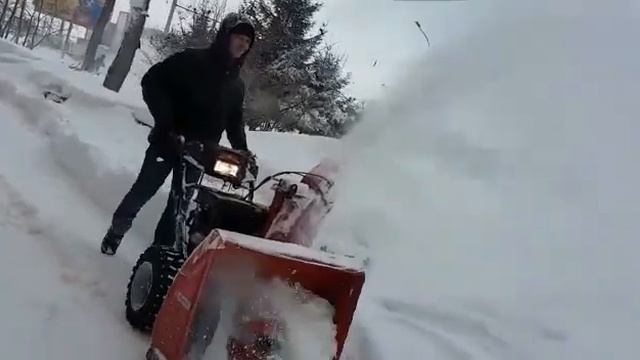 Уборка снега трехступенчатым снегоуборщиком Wolf Garten Expert 76130 HD смотреть онлайн