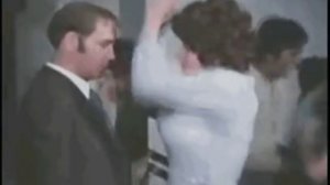 ТАНЦУЙТЕ ДЕВОЧКИ, ГУЛЯЙТЕ МАЛЬЧИКИ