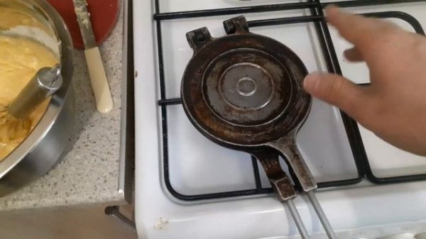 вафли в советской вафельнице- waffles in the Soviet waffle iron
