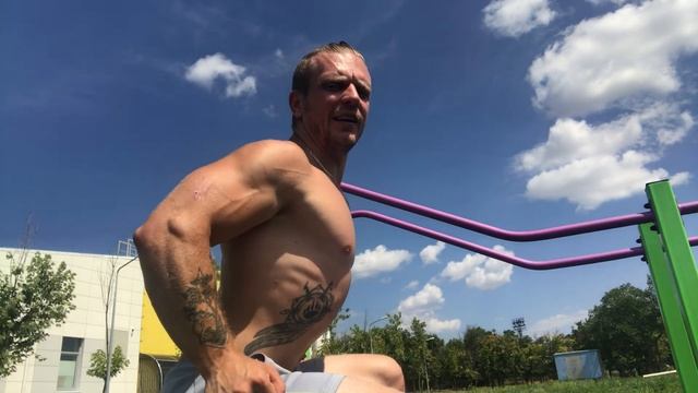 ТРІЦЕПС БУДЕ ВЕЛЕКИМ.ВПРАВИ ЯКІ ДІЙСНО ПОТРІБНІ