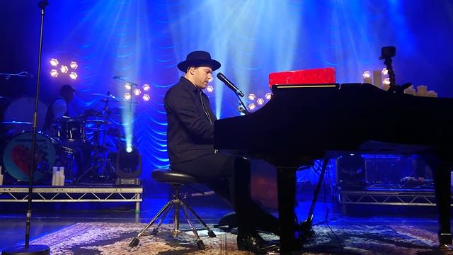 Gavin Degraw "A Change is gonna come" Live from Vega, Copenhagen April 28th 2017 смотреть онлайн
