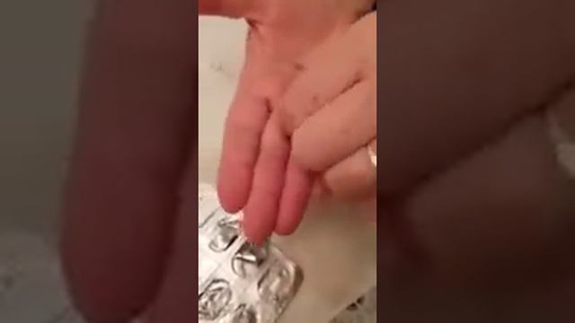 смотреть внимательно