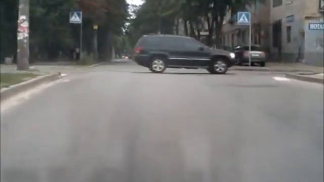 Дебилы на дороге. Уступать дорогу - это западло? смотреть онлайн