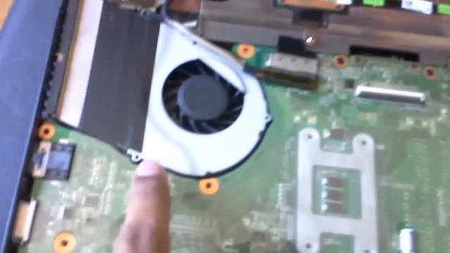 How to access laptop fan for cleaning - Toshiba satellite L755 (Partial disassembly) смотреть онлайн