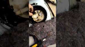 Тойота королла филдер, замена фильтра в баке.