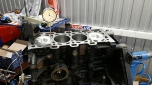 Выход поршня из блока цилиндров дизельного двигателя